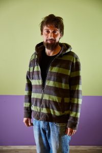 Adam Jędrzejczak jako Michał Kozłowski w programie "Kryptonim Szef”