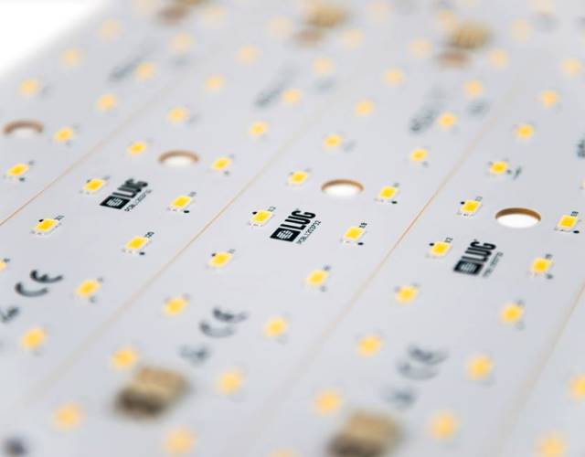 Pierwsze komponenty LED z nowej linii produkcyjnej LUG