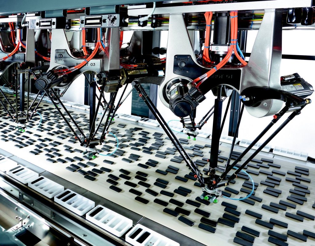 Prosty język skryptowy Lua umożliwia szybkie i łatwe programowanie robotów.