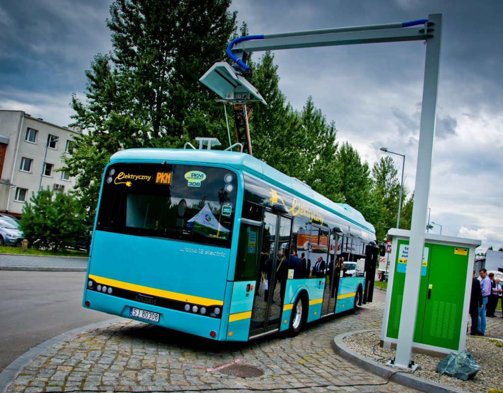 Nowy Solaris Urbino 12 electric z pantografowym systemem ładowania