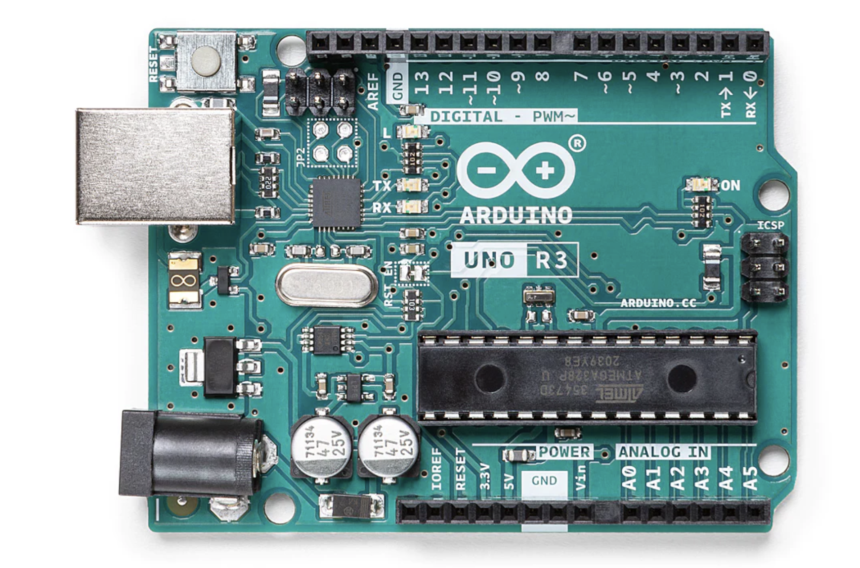 Ilustracja 1. Płytka mikrokontrolera Arduino UNO R3. Widoczne listwy stykowe, kt&oacute;re mają uniwersalny układ do shield&oacute;w UNO (źr&oacute;dło: Arduino)