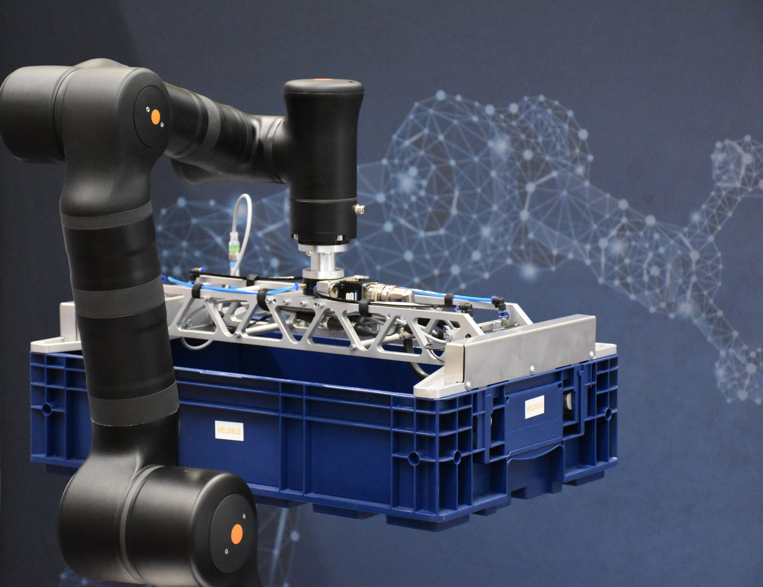 W mobilnej stacji kobotycznej HELDELE można zainstalować każdy z dziesięciu modeli robot&oacute;w Kassow. (Zdjęcie: HELDELE Automation GmbH)