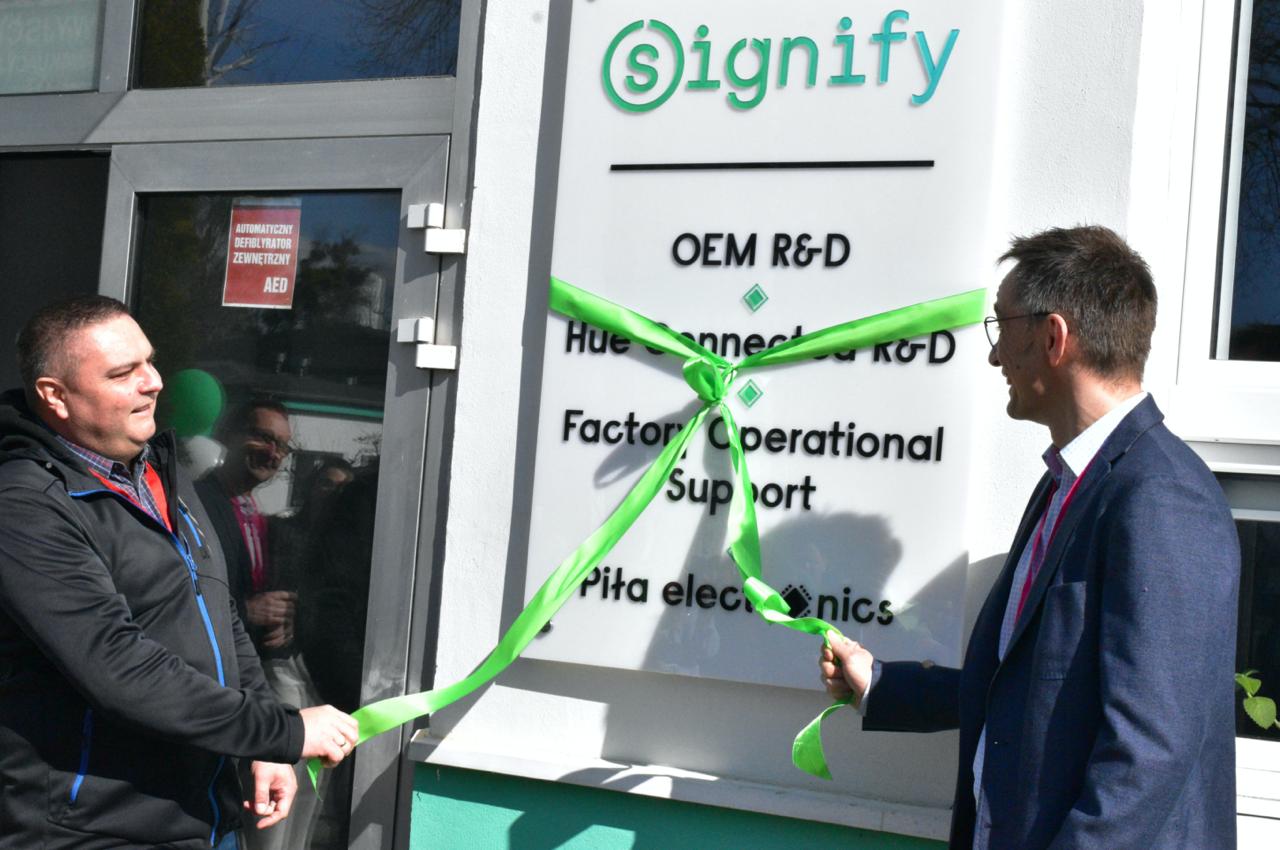 SIGNIFY OTWIERA NOWOCZESNĄ PRZESTRZEŃ BADAWCZO-ROZWOJOWĄ W PILE, KONTYNUUJĄC WIELOLETNIĄ TRADYCJĘ INNOWACJI OŚWIETLENIOWYCH SIGNIFY OTWIERA NOWOCZESNĄ PRZESTRZEŃ BADAWCZO-ROZWOJOWĄ W PILE, KONTYNUUJĄC WIELOLETNIĄ TRADYCJĘ INNOWACJI OŚWIETLENIOWYCH