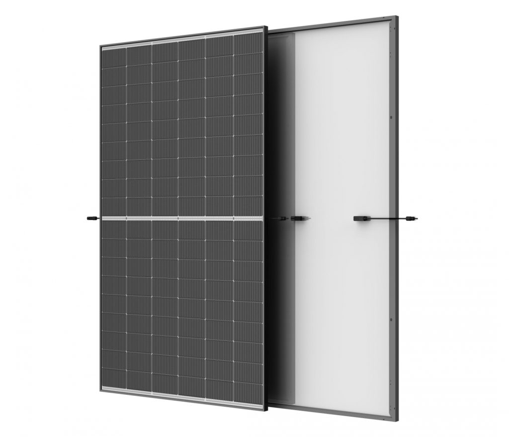 Podwójne przeszklone moduły Trina Solar Vertex S+ 505 W typu n, zaprojektowane specjalnie do dużych systemów dachowych, wchodzą do masowej produkcji