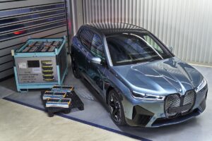 Współpraca BMW i SEW-EURODRIVE – zaawansowana technologia produkcji modułów akumulatorowych