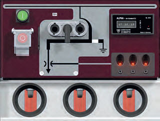Rys. 5. Panel operatorski a) w pozycji pracy, b) w pozycji uziemionej