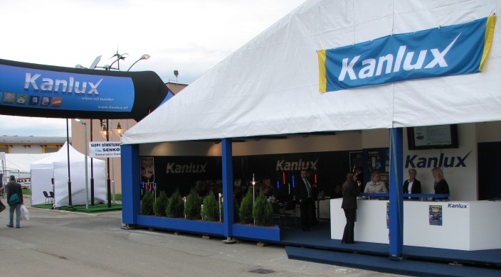 Stoisko Kanlux usytuowane we własnym namiocie wystawienniczym o powierzchni 100m2 Stoisko Kanlux usytuowane we własnym namiocie wystawienniczym o powierzchni 100m2