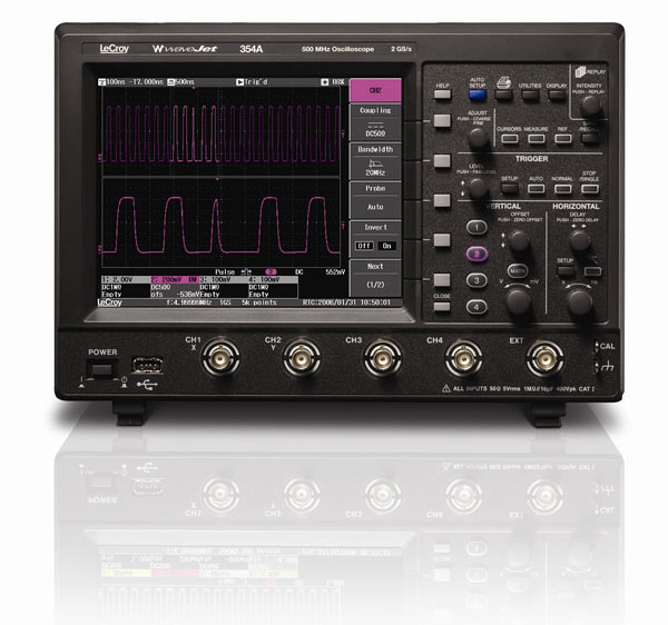 Drugą grupę oscyloskop&oacute;w firmy LeCroy dostępnych w ofercie TME stanowią przyrządy WaveJet W por&oacute;wnaniu z rodziną WaveAce są to oscyloskopy odznaczające się większymi możliwościami pomiarowymi