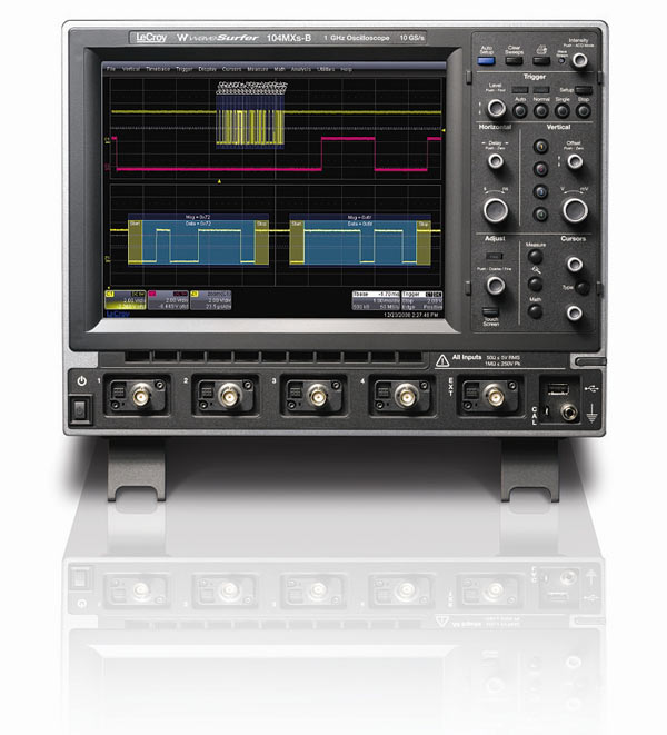 Trzecią, najsilniejszą w ofercie TME grupę oscyloskop&oacute;w firmy LeCroy stanowi rodzina WaveSurfer reprezentowana tu przez model 24Xs. Oscyloskop ten jest dostępny pod oznaczeniem WAVESURFER 24XS-A Rodzina WaveSurfer to przyrządy z najwyższej p&oacute;łki, wykorzystywane do najbardziej wyrafinowanych pomiar&oacute;w, ale też, ze względu na cenę dostępne raczej dla dość wąskiej grupy użytkownik&oacute;w. 