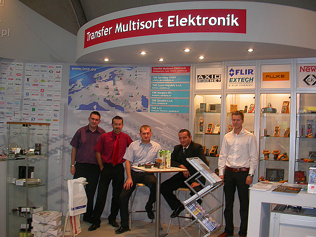 Rok 2011 to rok dużych zmian dla firmy Transfer Multisort Elektronik. Zaliczyć do nich można uruchomienie nowej strony internetowej, wdrożenie systemu SAP, uruchomienie oddziału w Niemczech a teraz także budowę nowego magazynu o powierzchni 3400 m2. TME nieustannie poszerza swoją ofertę, kt&oacute;ra liczy w tej chwili już ponad 65 000 produkt&oacute;w. Firma TME wystawiała się w tym roku na stoisku nr 4 w hali T, gdzie można było zapoznać się z produktami z asortymentu następujących firm: &bull;	Extech &ndash; cyfrowe mierniki cęgowe, mierniki temperatury i wilgotności, wykrywacze napięcia, pirometry, multimetry cyfrowe &bull;	Flir &ndash; kamery termowizyjne Flir I3, I50, E50 &bull;	Fluke &ndash; multimetry cyfrowe, wykrywacze napięcia, pirometry, kamery termowizyjne, dalmierze, testery elektryczne &bull;	Axiomet &ndash; multimetry cyfrowe, zasilacze laboratoryjne, pirometry, oscyloskopy cyfrowe, rejestratory temperatury, luksomierze &bull;	LeCroy &ndash; oscyloskop cyfrowy LC-JET312A 