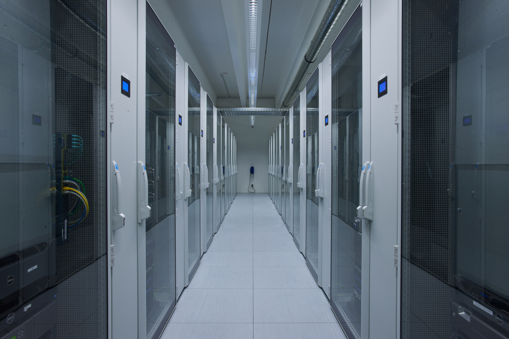 Celem projektu AC4DC jest wszechstronna optymalizacja eksploatacji systemu informatycznego składającego się z użytkownik&oacute;w, serwer&oacute;w i system&oacute;w pamięci, aplikacji oraz infrastruktury fizycznej. 