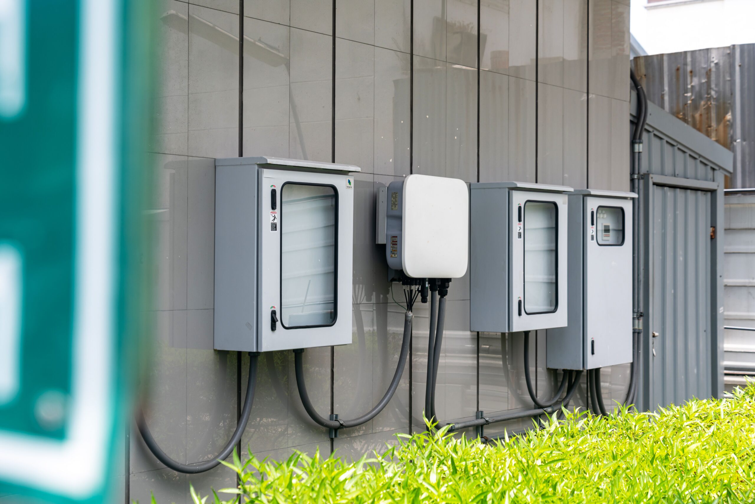 Nowe unijne porozumienie zakłada skokowy rozwój BESS. Ekspert SMA Solar Technology wyjaśnia, dlaczego o rentowności magazynów energii zdecyduje technologia.