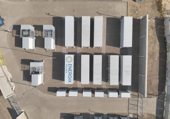 Magazyn Energii Nowe Czarnowo I, należący do Energix Polska i optymalizowany przez Axpo, jest pierwszym magazynem energii w Polsce, który uzyskał kwalifikację do świadczenia usług systemowych na rzecz krajowego systemu elektroenergetycznego.