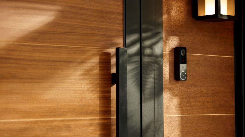 Hue Secure rozszerza ofertę o Inteligentny dzwonek wideo, kamery 2K  i funkcję MotionAware™, zapewniającą lepsze monitorowanie domu