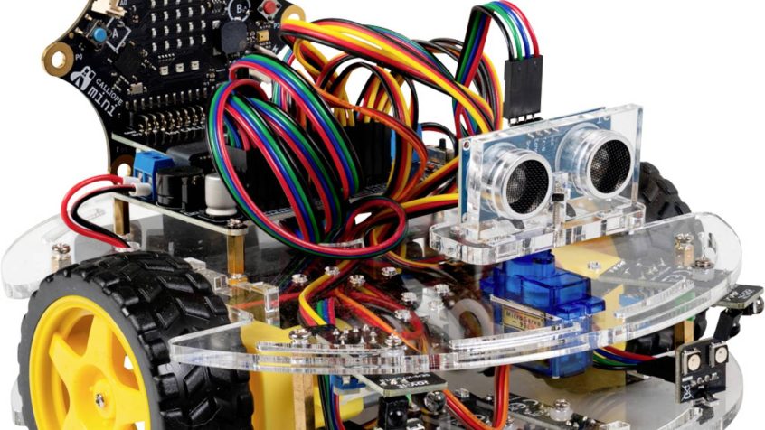 Joy-Car to modułowy zestaw edukacyjny wyposażony w różnorodne czujniki, który pozwala w prosty sposób rozpocząć przygodę z robotyką, elektroniką i programowaniem, a także rozbudowę dla zaawansowanych