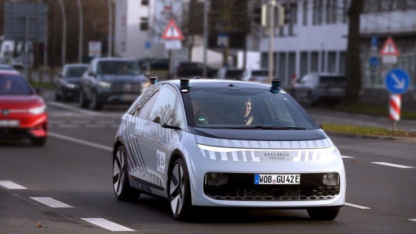 Grupa Volkswagen rozpoczyna testy autonomicznych pojazdów z modelem Gen.Urban w Wolfsburgu