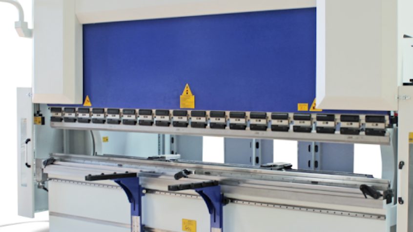 Prasa krawędziowa CNC – jak działa i do czego służy?