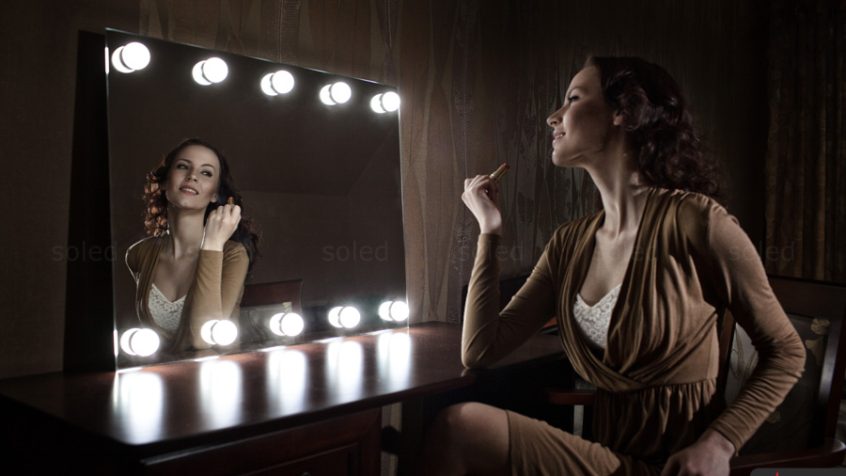 Lustra LED z żarówkami do wizażu