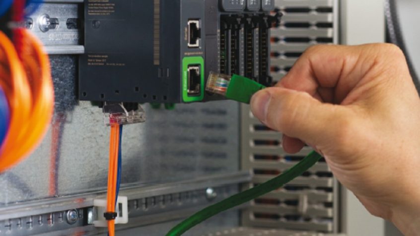 Rozdzielnica Smart Panel nowym produktem w grupie inteligentnych rozwiązań EcoStruxure Power