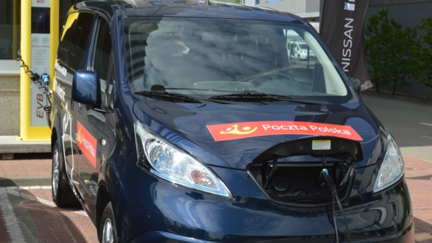 Poczta Polska rozpoczyna największe testy samochodów elektrycznych w Polsce