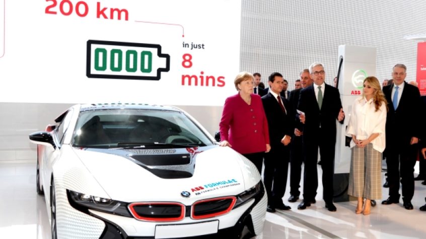 Zaprezentowana podczas tegorocznych targów Hannover Messe ładowarka Terra HP o mocy do 350 kW pozwala naładować samochód elektryczny w zaledwie 8 minut, gwarantując przy tym zasięg do 200 km