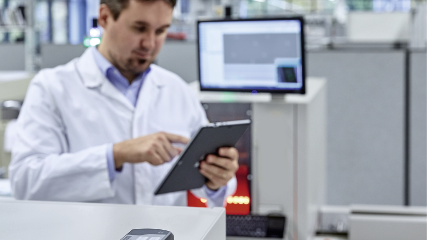 Wdrożenie przyszłościowego projektu Industry 4.0 w branży budowy maszyn oznacza bezpieczną komunikację WLAN.