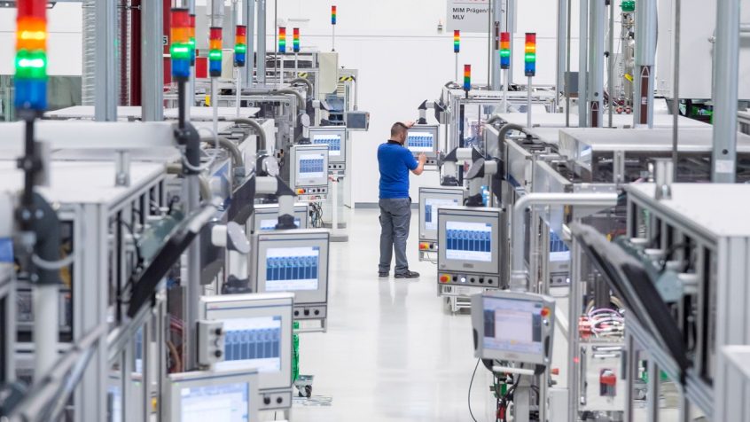 System PLC ILC gotowy do wdrożenia w środowisku IoT do zastosowań związanych montażem i obsługą w przemyśle motoryzacyjnym oraz tworzenia systemów automatyki.