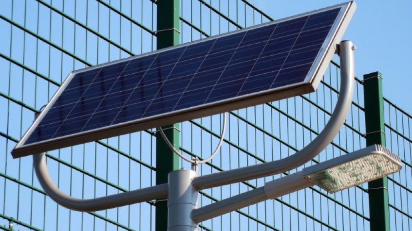 Lampa uliczna LED zasilana energią słoneczną