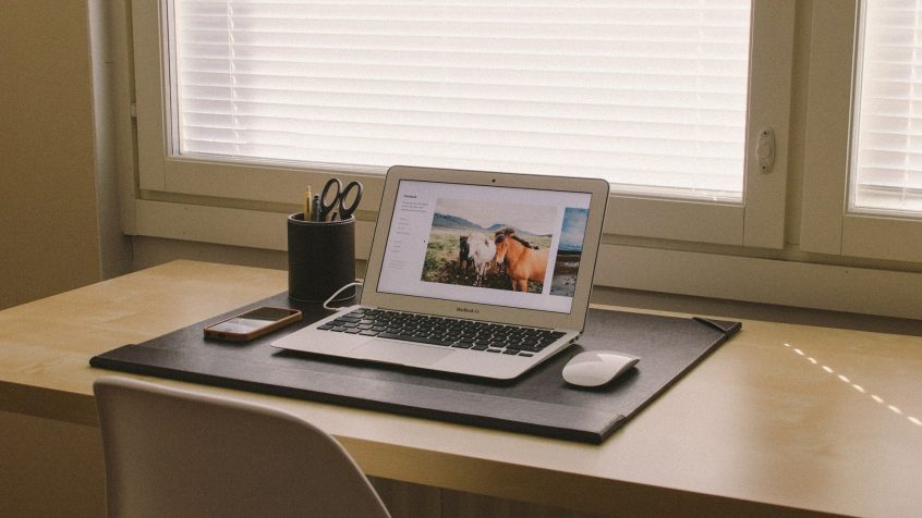 5 zalet internetu światłowodowego. Czym wyróżnia się na tle innych możliwości?