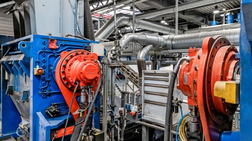 JonRie InterTech to wiodąca firma zajmująca się projektowaniem, produkcją i uruchamianiem systemów wciągarek okrętowych.