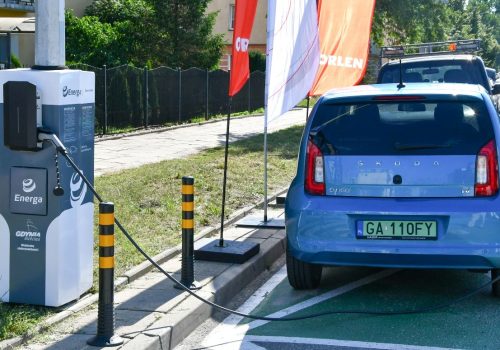 Nowe ładowarki pojazdów elektrycznych na słupach oświetleniowych w Gdyni