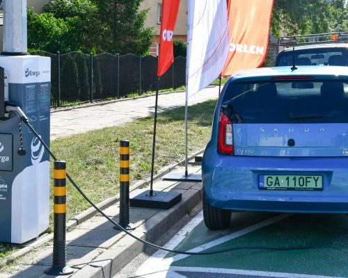Nowe ładowarki pojazdów elektrycznych na słupach oświetleniowych w Gdyni