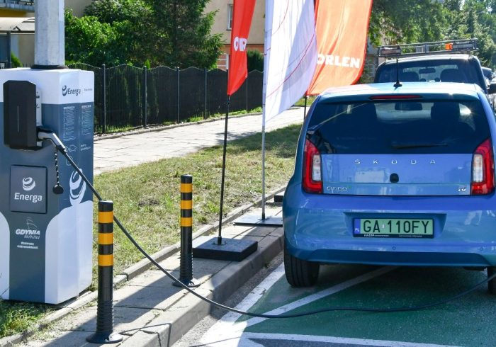 Nowe ładowarki pojazdów elektrycznych na słupach oświetleniowych w Gdyni