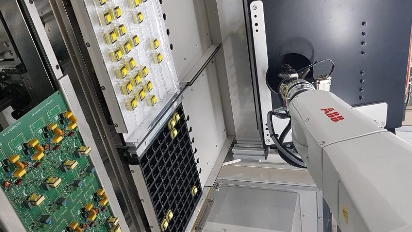 Automatyczny montaż THT z 99,4% skuteczności. Wszystko dzięki rozwiązaniu VissaviTech i AI.Rob