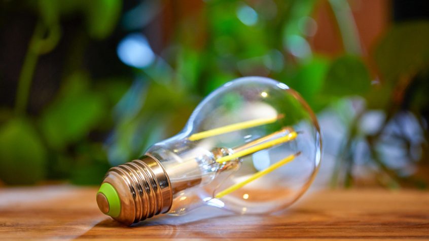 Pierwsze, wysoce energooszczędne żarówki Philips Ultra Efficient LED klasy A oferujące przełomową skuteczność świetlną 210lm/W