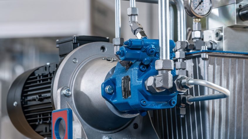 Dzięki napędom pomp Sytronix o zmiennej prędkości obrotowej urządzenia do recyklingu pracują znacznie ciszej, są bardziej niezawodne i mają większą sprawność energetyczną.