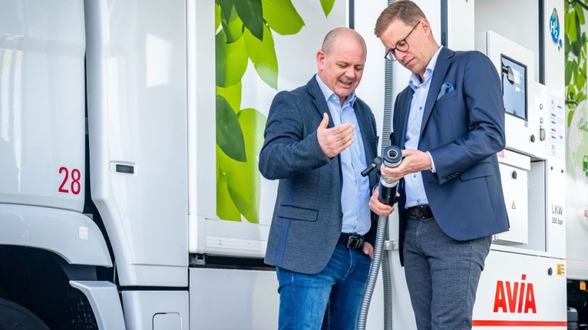 Kontenerowa sprężarka H2 MAX Compression 2.0 z cyfrową hydrauliką firmy Bosch Rexroth obniża koszty dystrybucji samochodów osobowych, a także komercyjnych i kolejowych pojazdów. (Źródło obrazu: Bosch Rexroth AG)