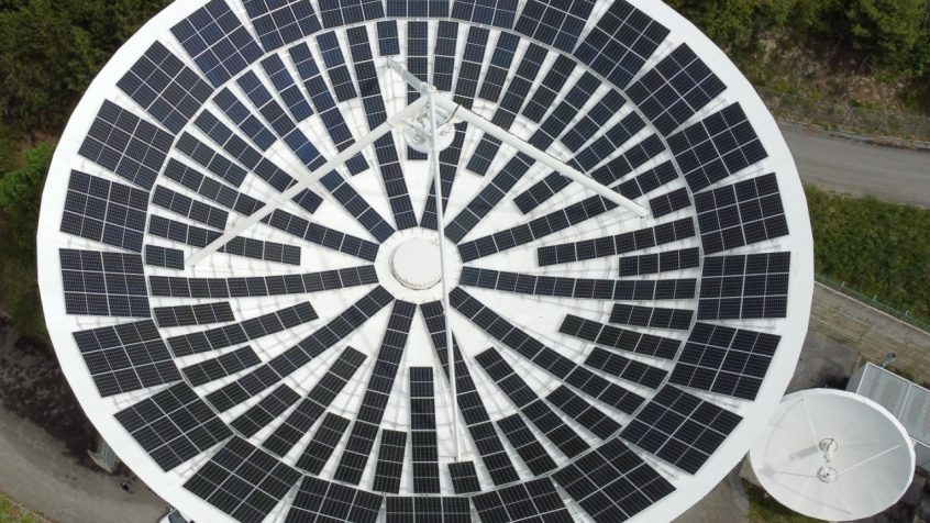 Elektrownia fotowoltaiczna w antenie satelitarnej