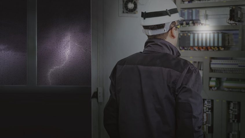 Specjalnie dopracowany do skutecznej ochrony – tylko w ten sposób ogranicznik przepięć typu 1 efektywnie chroni przed wpływem bezpośrednich uderzeń pioruna
