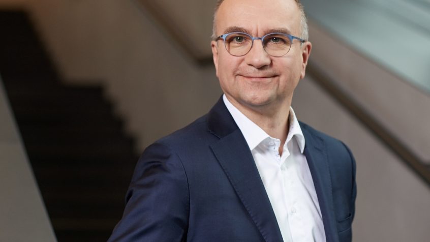 Prezes Schneider Electric na Europę Środkowo-Wschodnią: Nie będzie transformacji energetycznej bez elastycznej dystrybucji. Środki z KPO mają kluczowe znaczenie