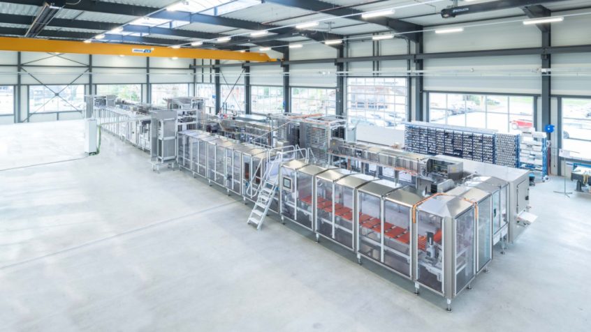Porządek i łatwy dostęp: Modułowa maszyna ConfecPRO ze zdecentralizowanym napędem firmy Bosch Rexroth