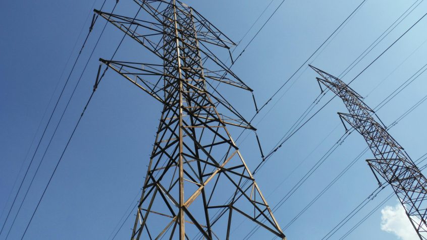 Zmiana sprzedawcy prądu dla firm. Czy to się opłaca?