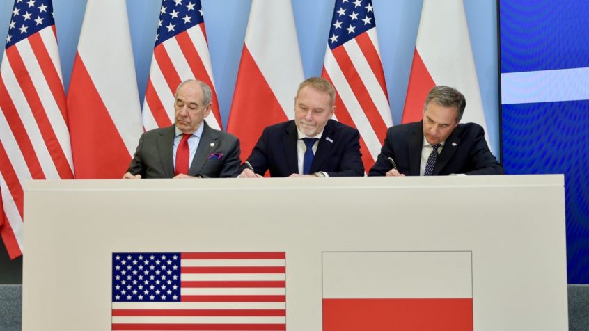 Polskie Elektrownie Jądrowe wraz z konsorcjum Westinghouse-Bechtel podpisały umowę pomostową ws. pierwszej EJ w Polsce
