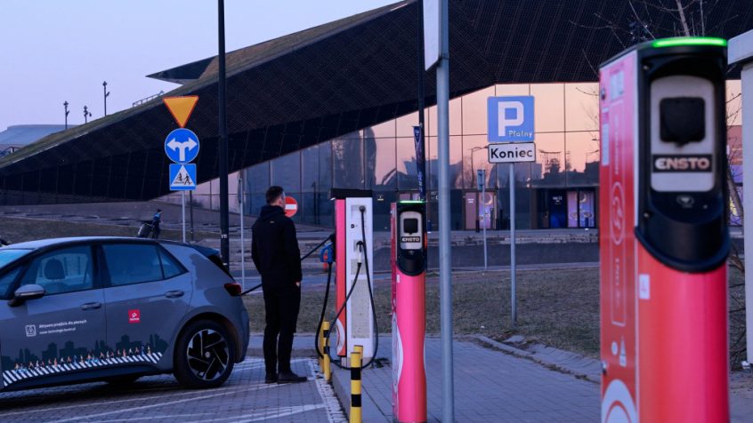 Dynamiczne ceny prądu na stacjach eTAURON