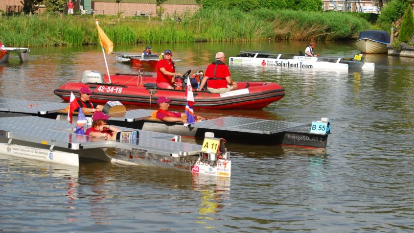 Solar boats race