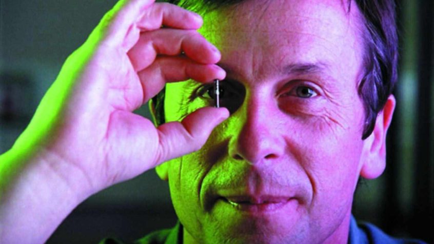 Prof. Kevin Warwick, dziekan wydziału cybernetyki uniwersytetu w Reading