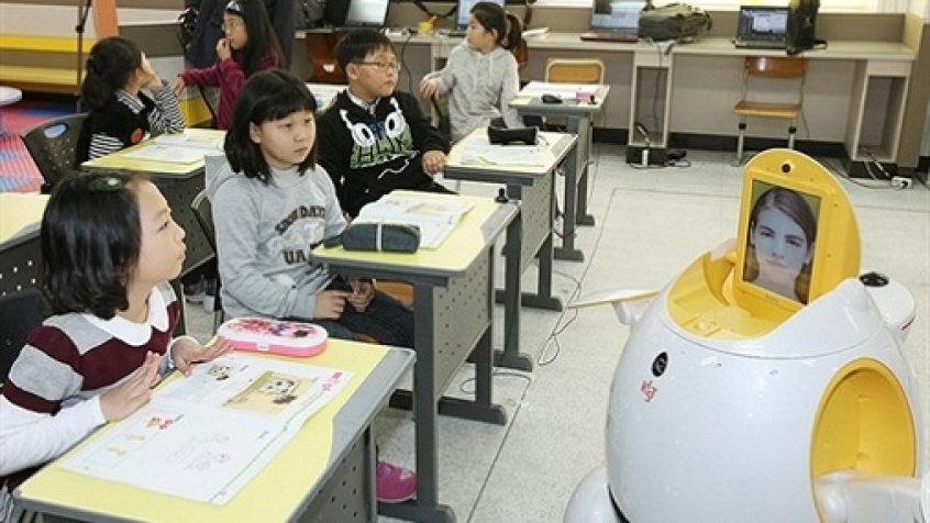 Robot "Engkey" prowadzi lekcję angielskiego w Daegu, Korea Południowa