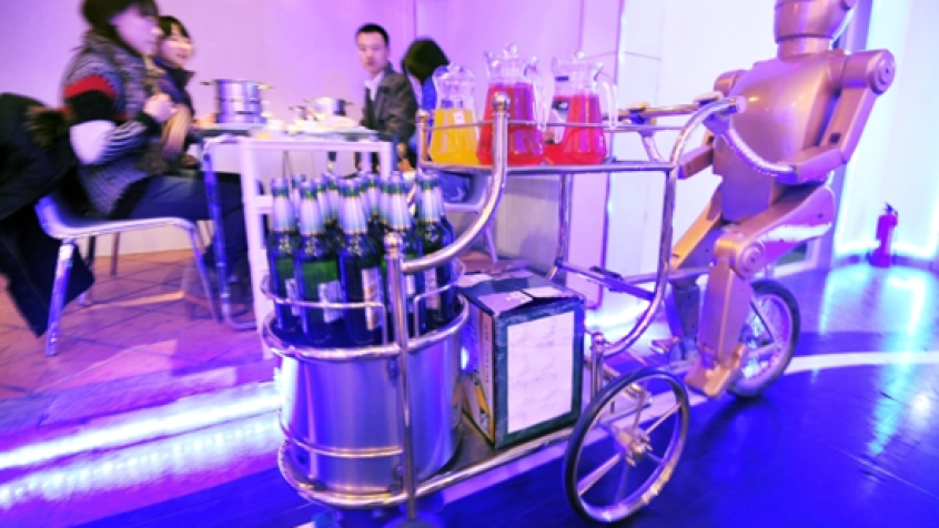 Robot idealnym kelnerem