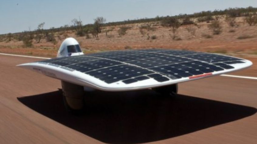 Sunswift IVy, pobił rekord Guinessa dla najszybszego zasilanego energią słoneczną pojazdu osiągając 88,738km/h.