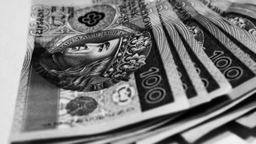 Rząd zmniejsza wsparcie finansowe dla firm redukujących nakłady i etaty.